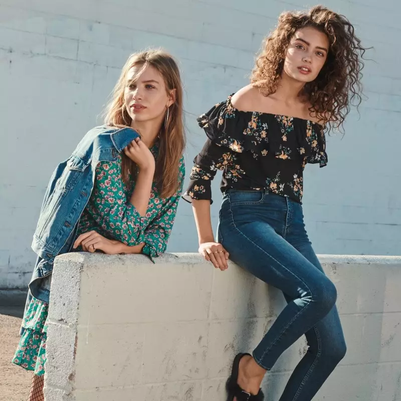 (Ar chlé) Seaicéad Denim H&M agus gúna Sléibhe (Ar dheis) Blús Easbhóthair H&M