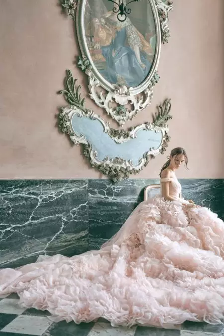 Monique Lhuillier Bridal's Fall 2020 ഡ്രെസ്സുകൾ ആസ്വദിക്കൂ