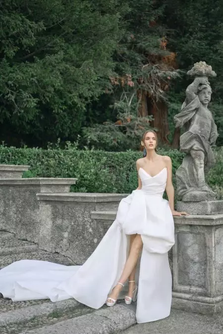 Monique Lhuillier Bridal's Fall 2020 च्या ड्रेसेसमध्ये झोकून द्या