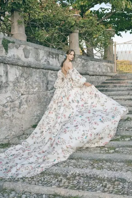 Mifalia amin'ny akanjon'i Monique Lhuillier Bridal 2020