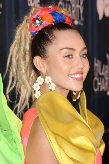 Miley Cyrus šukuosenos laiko juosta: nuo ilgos iki trumpos