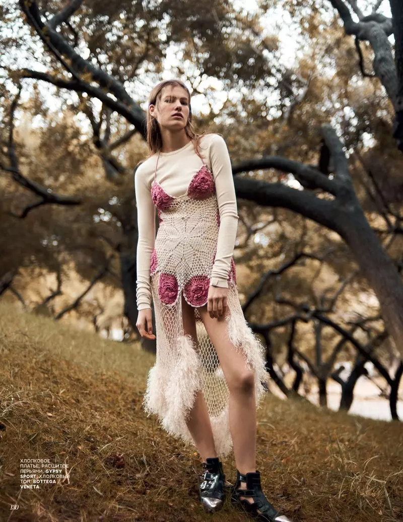 Roos Van Elk posa em estilo boho leve para a Vogue Rússia