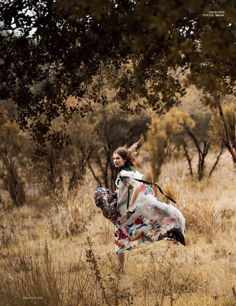 Roos Van Elk-ek Boho estilo arinean egiten du Vogue Errusiarako