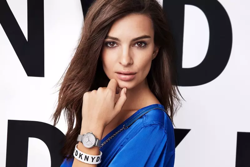 Wọ aago kan, Emily Ratajkowski farahan ni ipolongo orisun omi-ooru 2018 DKNY