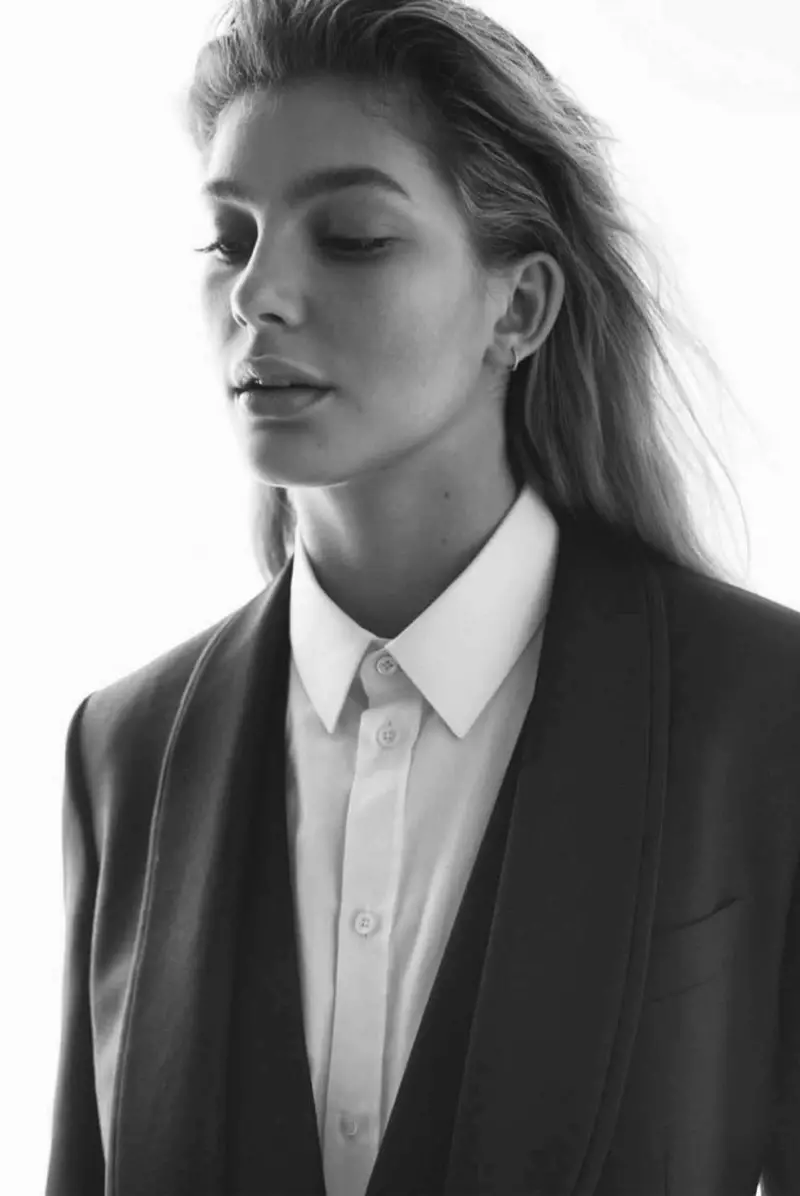 Camila Morrone Suits Up għal Vogue Latin America