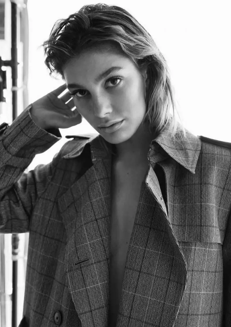 Camila Morrone איז פּאַסיק פֿאַר וואָוג לאַטייַן אַמעריקע