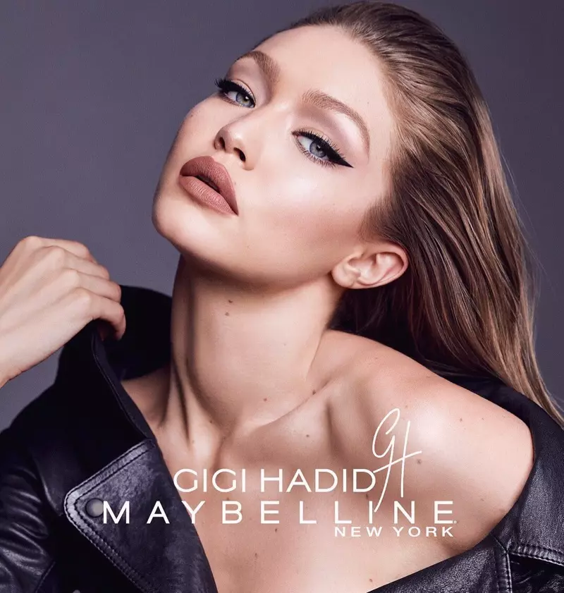 模特 Gigi Hadid 為 GigixMaybelline 合作展示了大膽的噘嘴