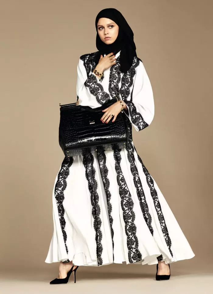 Una imagen de la colección de hiyab y abaya de Dolce & Gabbana