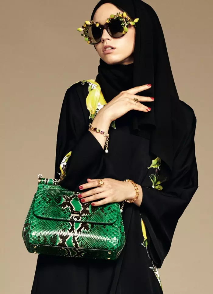 Vaizdas iš Dolce & Gabbana hijab ir abaya kolekcijos