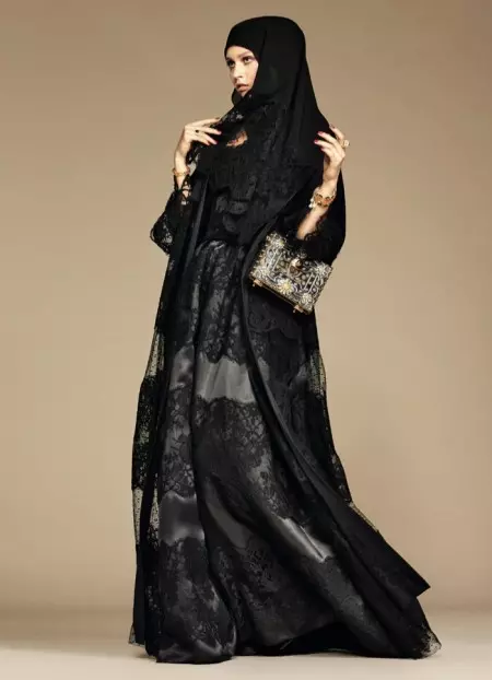 Dolce & Gabbana Ya Kirkira Tarin Hijabi & Abaya Na Farko