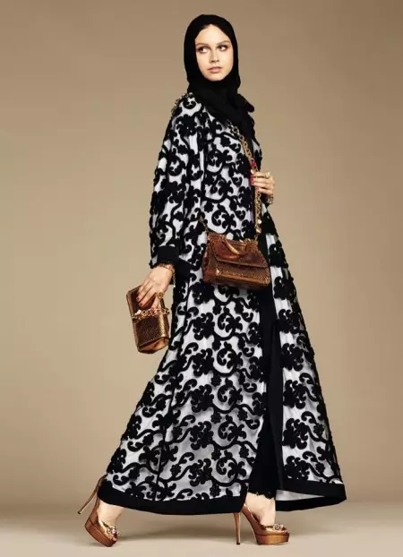 Dolce & Gabbana Ya Kirkira Tarin Hijabi & Abaya Na Farko