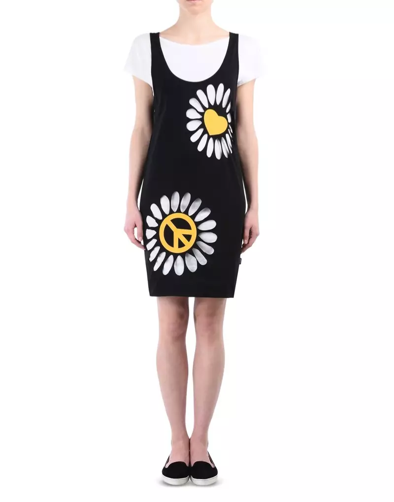 د Moschino Minidress سره مینه