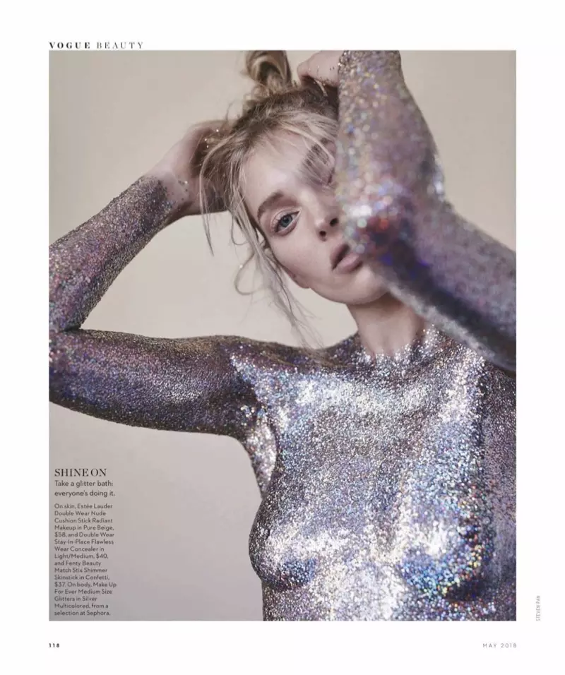 艾爾莎·霍斯克 (Elsa Hosk) 為《Vogue》澳大利亞穿著大膽的妝容