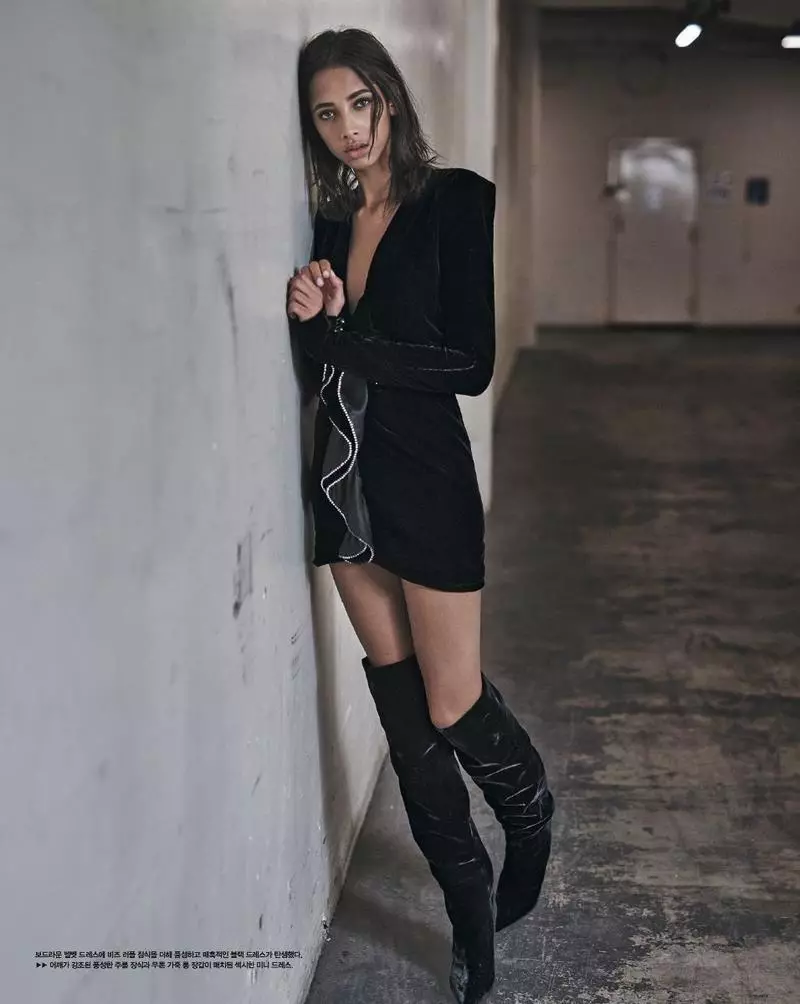 Yasmin Wijnaldum Smolders huko Saint Laurent kwa Vogue Korea