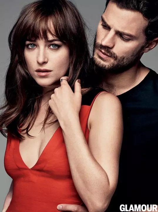 dakota-johnson-jamie-dornan-glamour-machi-2015-03