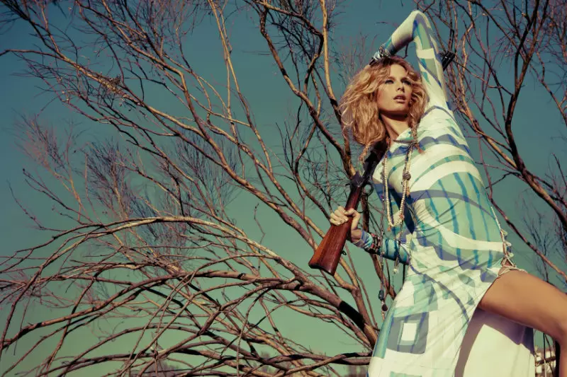 Hana Soukupova ngu Santiago Esteban for Elle Spain March 2011