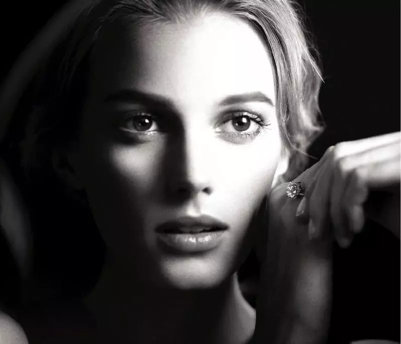 Sigrid Agren devient romantique pour la campagne Chanel Haute Joaillerie P/E 2012 par Dominique Issermann