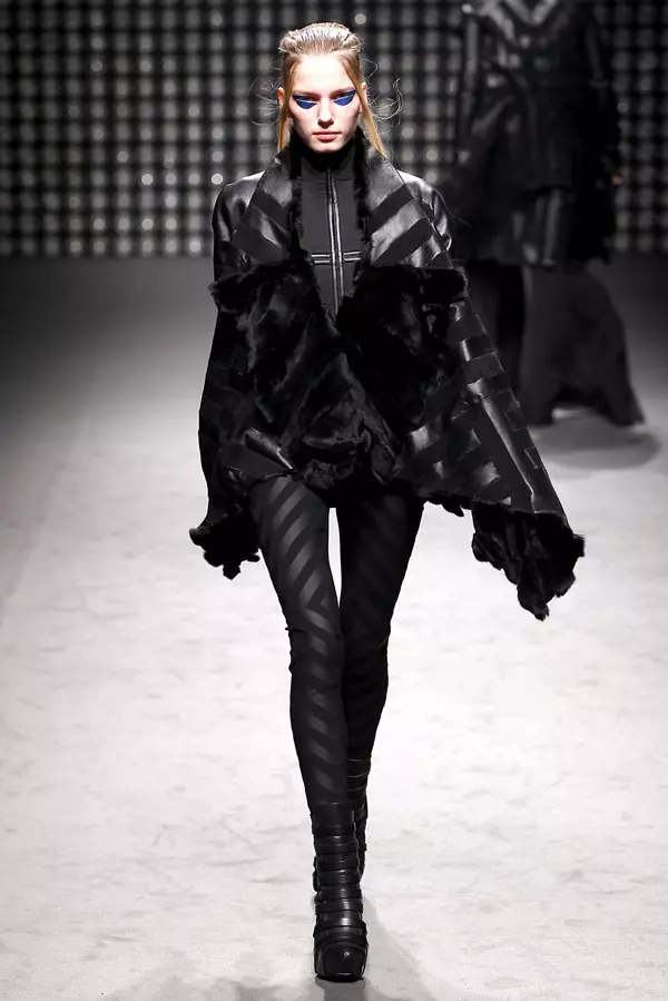 Gareth Pugh Fall 2011 | පැරිස් විලාසිතා සතිය