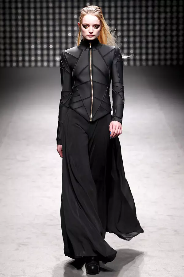 Gareth Pugh Fall 2011 | ပဲရစ်ဖက်ရှင်ရက်သတ္တပတ်