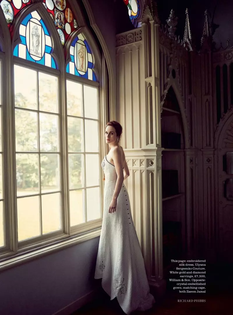 Tus actress Michelle Dockery poses hauv Ulyana Sergeenko Couture embroidered silk tiab