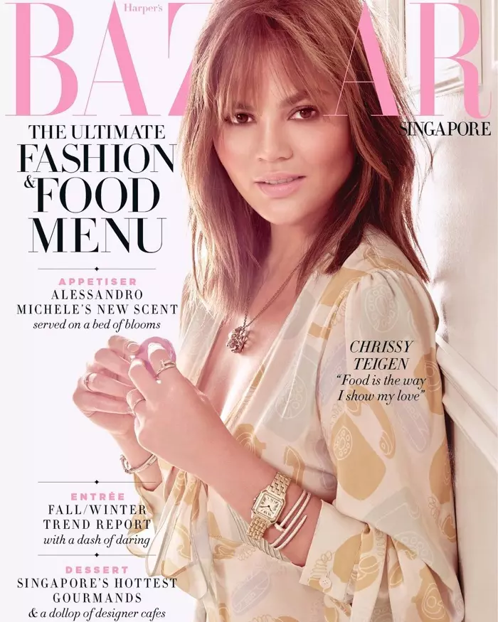 Chrissy Teigen, Harper's Bazaar Singapur'da Oldukça Tatlı Görünüyor