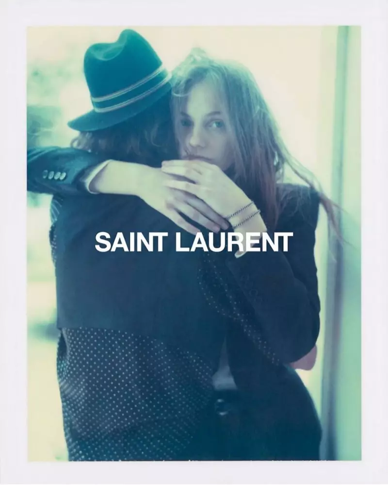 Fran Summers akceptas Erin Mommsen por la kampanjo printempo-somera 2020 de Saint Laurent