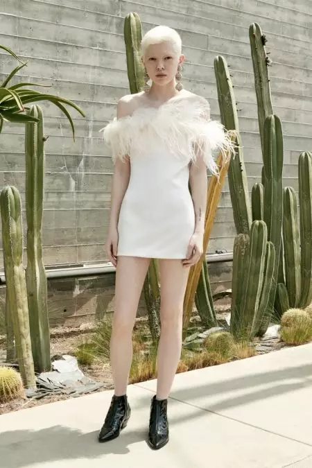 קאיה גרבר משדרת מגניב בקולקציית Saint Laurent Resort 2020