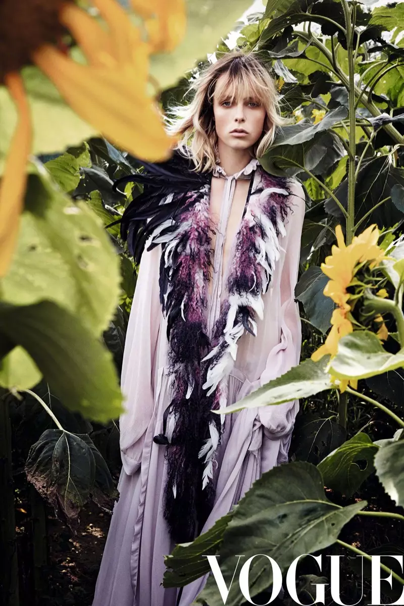 Edie Campbell Models Dreamy Outdoor Style yeVogue China