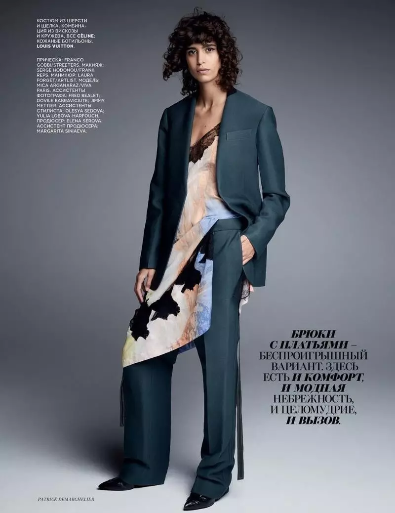 Mica Arganaraz poserer i moderne stile for Vogue Rusland