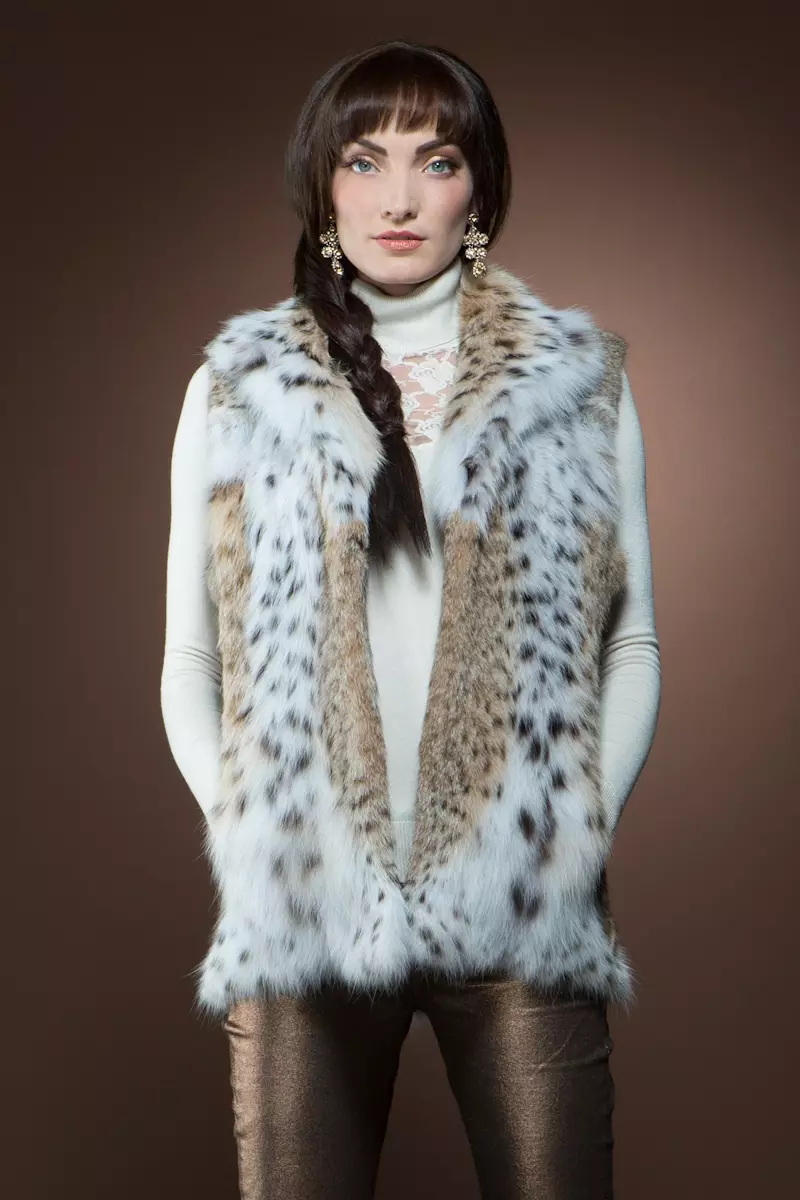 Anamoda Natural American Lynx Fur Vest $5,995 - Yi wahayi zuwa gare ta Rachel Zoe tare da Jawo riga. Haɗa tare da dogon hannun riga da wando mai walƙiya ko saka tare da rigar maxi don wannan cikakkiyar kamannin bohemian.