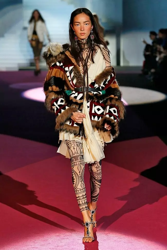 Ein Look aus der Herbst-Winter-Kollektion 2015 von DSquared2