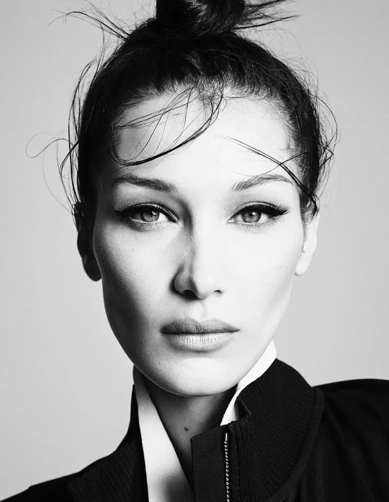 Bella Hadid pozuoja „Louis Vuitton“ žurnale „Vogue Japan“.