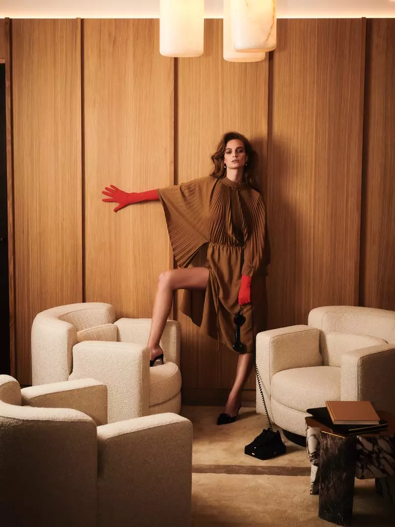 Ine Neefs modelē izsmalcinātus stilus Harper's Bazaar Nīderlandei