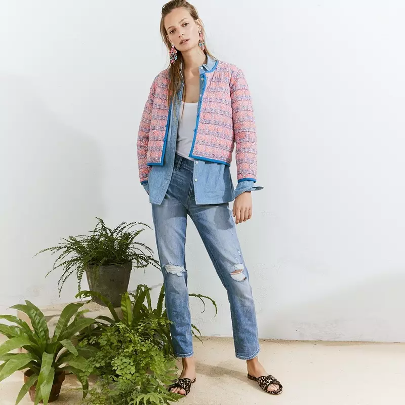 SZ Blockprints за реверсивно ватирано яке J. Crew в лилав ананас, риза Selvedge Chambray, любим потник от 1993 г., Slim Boyfriend Jean в Cedar Wash и кръстосани сандали Leopard Cora