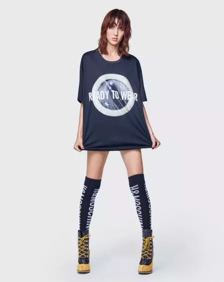 Moschino x H&M Lookbookን ማየት አለቦት