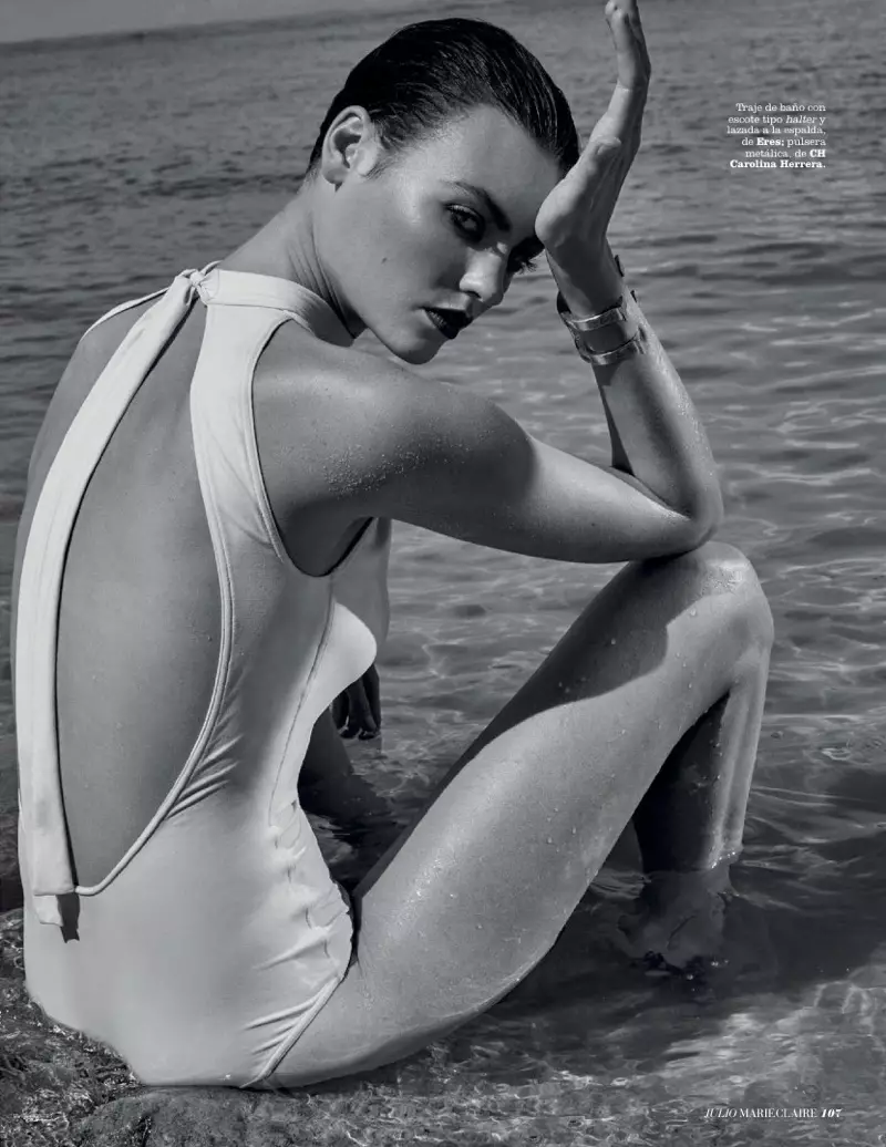 Montana Cox โพสท่าในชุด Luxe Beach Fashions สำหรับ Marie Claire ประเทศสเปน