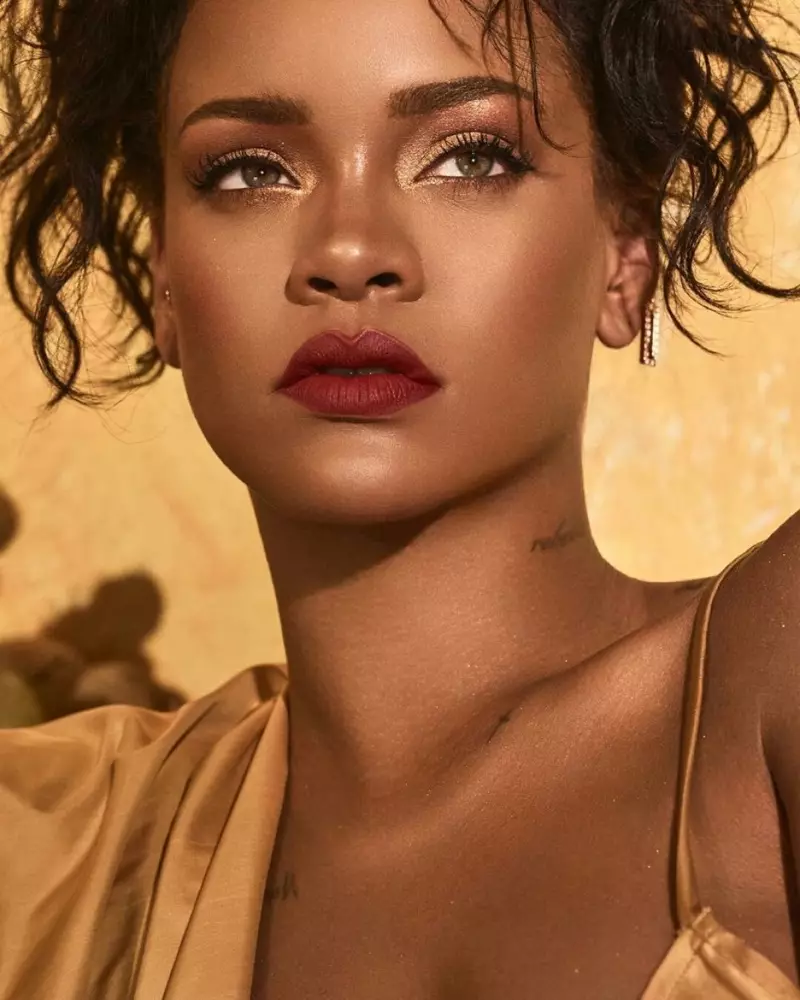 Fenty Beauty Moroccan Spice 캠페인에 출연한 Rihanna