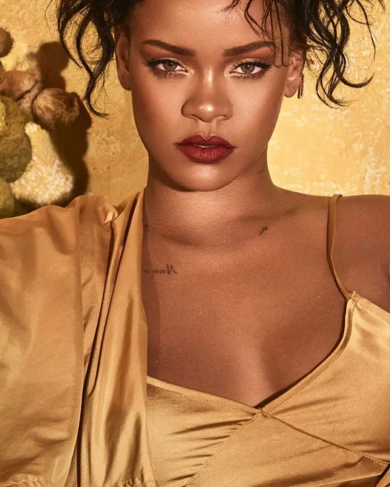 Fenty Beauty, Rihannanın geyindiyi Moroccan Spice palitrasını nümayiş etdirir