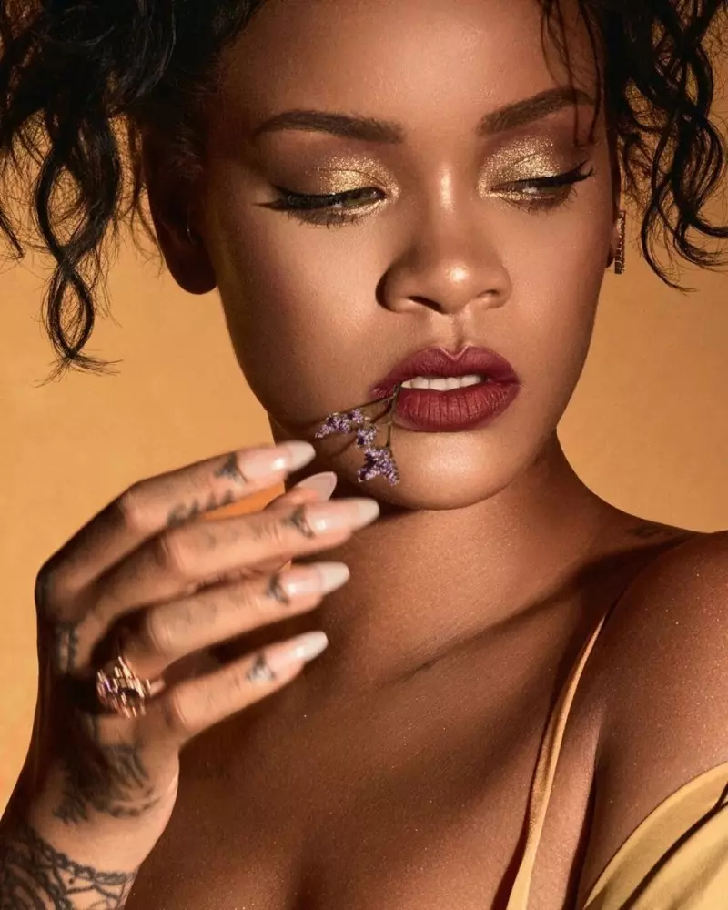 Paleta de especias marroquí de Fenty Beauty modelada por Rihanna