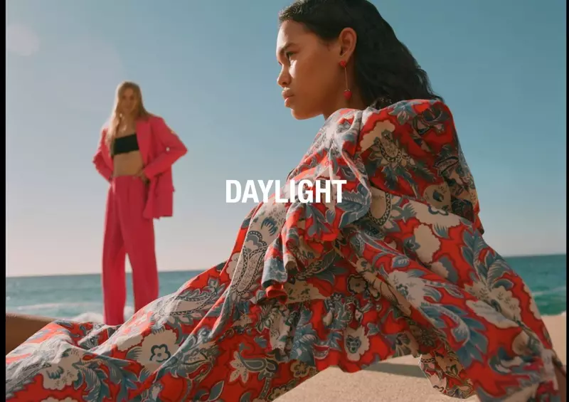 Zara presenta l'editorial Daylight primavera-estiu 2020