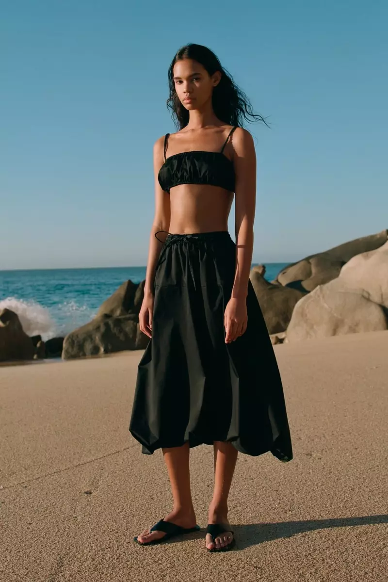 Jordan Daniels modela moda praia da Zara