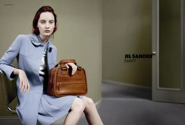 Codie Young võtab koha Jil Sander Navy 2012. aasta sügiskampaanias, autor Daniel Jackson