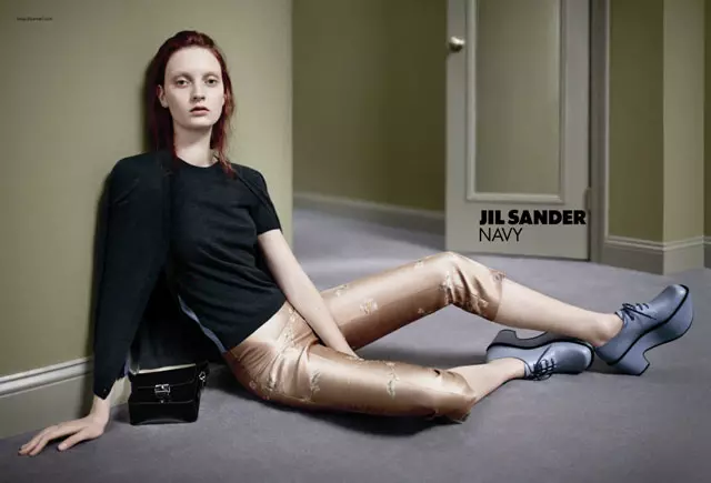 Codie Young tar plats för Jil Sander Navys höstkampanj 2012 av Daniel Jackson