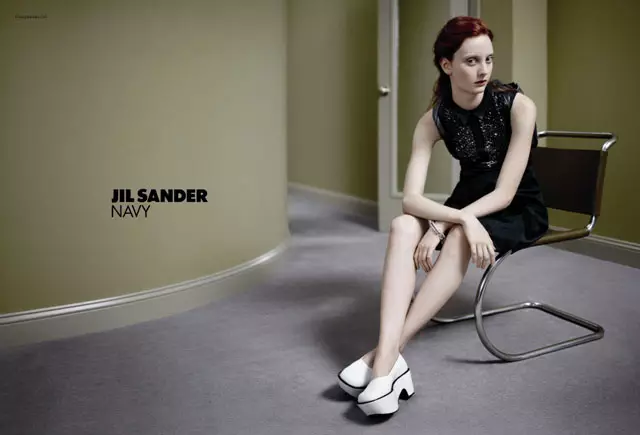 Codie Young คว้าที่นั่งสำหรับแคมเปญ Jil Sander Navy's Fall 2012 โดย Daniel Jackson