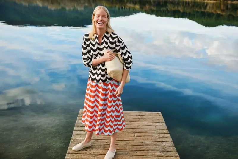 Caroline Winberg hraje hlavní roli v kampani Uniqlo x Marimekko jaro-léto 2020