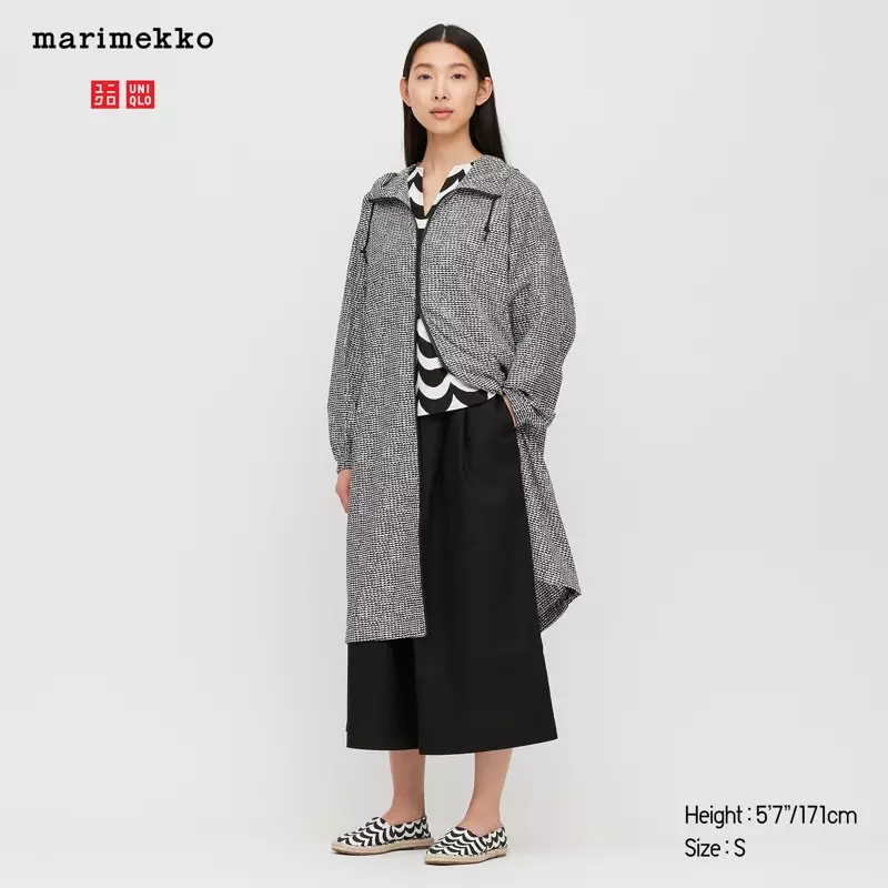 ユニクロ×マリメッコポケット付きロングパーカーブラック$79.90