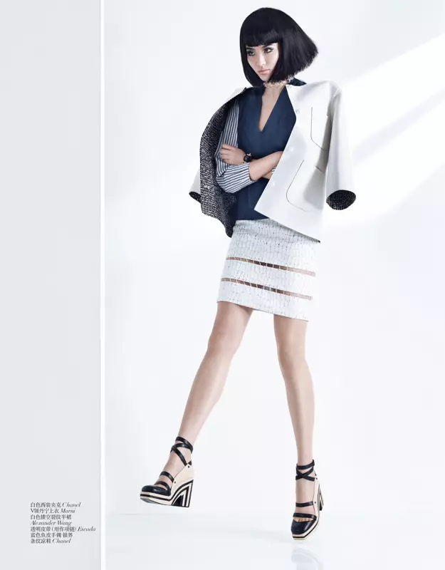 Bonnie Chen rocks denim în numărul de martie al Vogue China de Stockton Johnson