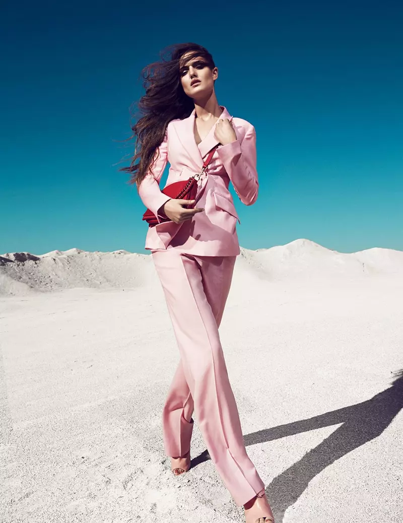 Blanca Padilla Enchants foar Richard Ramos yn Telva Magazine