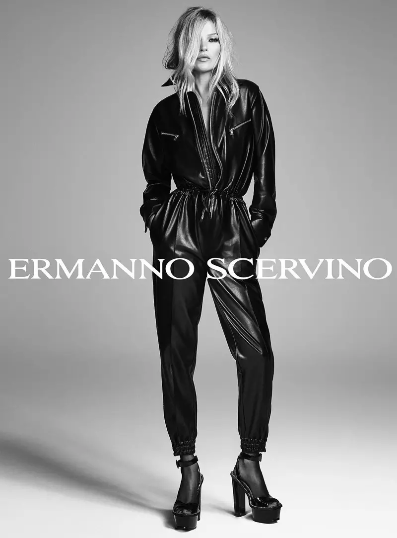 Îmbrăcată în negru, Kate Moss este în fața campaniei Ermanno Scervino de primăvară-vară 2020