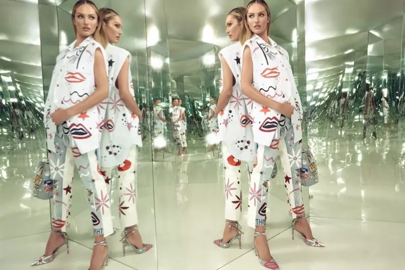 A tükrökkel pózoló Candice Swanepoel az Animale Surreal kampány előtt áll